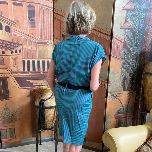 VERTIGO- Illusional Striped Shirt Sleeve Dress - Picture 10 of 11